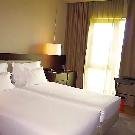 Golden Tulip 4*